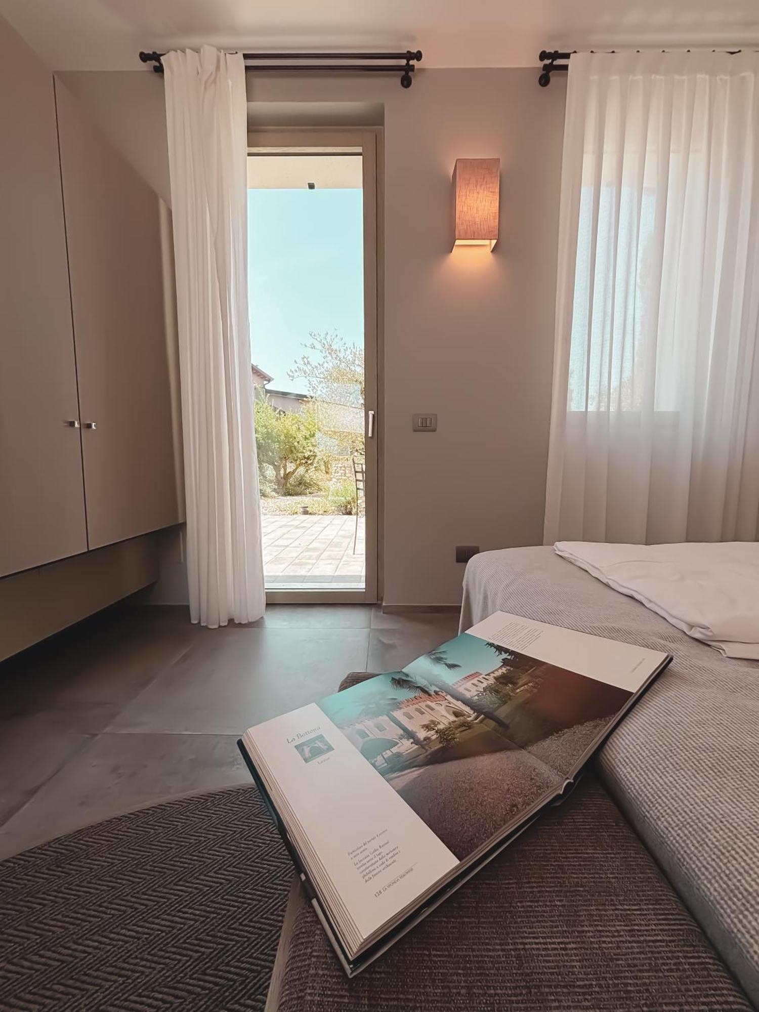 Natiia Relais - Adults Only Otel Lazise Oda fotoğraf